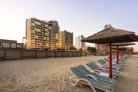 Ramada by Wyndham Beach Hotel Ajman in Ajman — foto 10