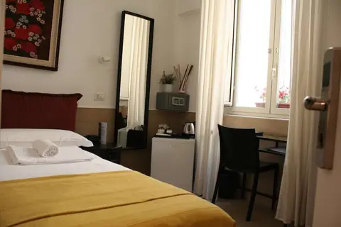 H22 Hotel in Napels, foto 2