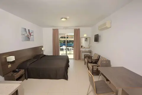 Petrosana Hotel Apts in Αγία Νάπα — foto 3