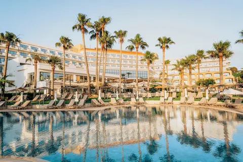 St. George Hotel Spa & Golf Beach Resort in Hlorakas