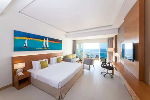 Ramada by Wyndham Beach Hotel Ajman in Ajman — foto 23