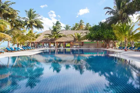 Meeru Maldives Resort Island in Golf Driving Range — foto 3