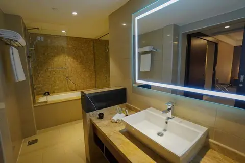 The Grand Lux Hotel in Doha — foto 12