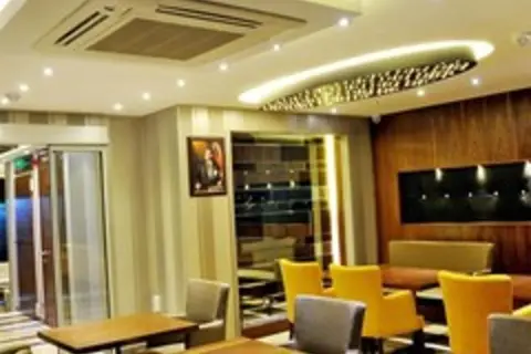Avin Hotel in Konak — foto 5