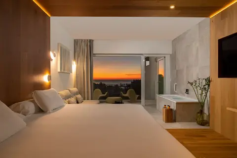 Fly & Go Higueron Hotel Malaga, Curio Collection by Hilton in Fuengirola — foto 22