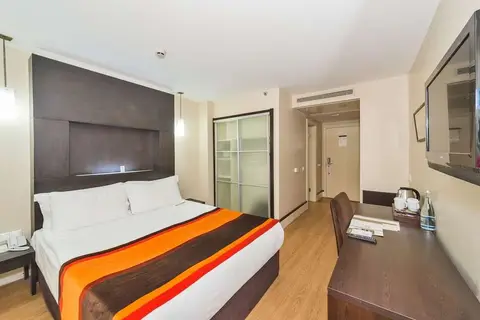 Beyaz Saray in Fatih — foto 2