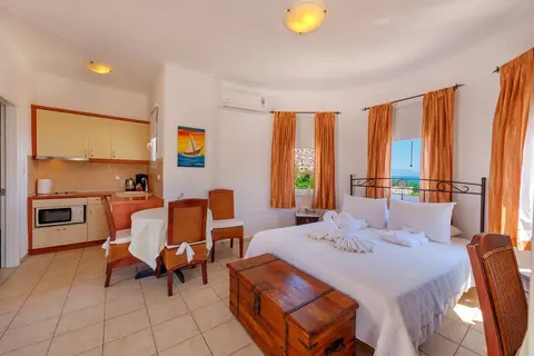 Sunrise Beach Suites in Αζόλιμνος — foto 8