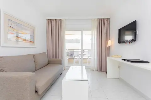 Duquesa Playa in Santa Eulària des Riu — foto 25