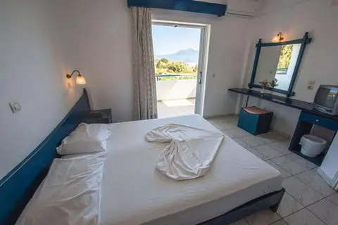 Zefiros Beach Hotel in Μυκάλη — foto 4