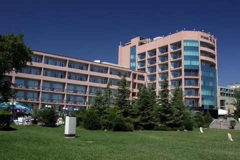 Hotel Lilia in СПА център Ривиера Бийч — foto 20