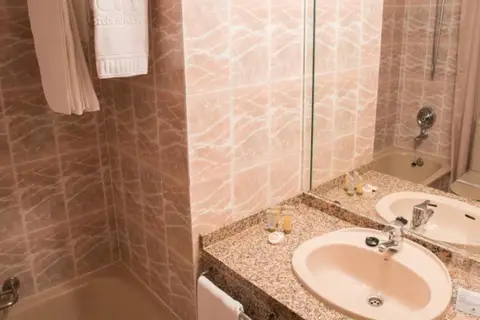 AR Roca Esmeralda Wellness & Spa Hotel in La Línea de la Concepción — foto 18
