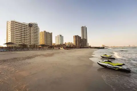 Ramada by Wyndham Beach Hotel Ajman in Ajman — foto 24