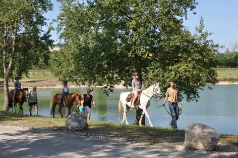 Camping 3 Lacs Du Soleil in Trept — foto 4