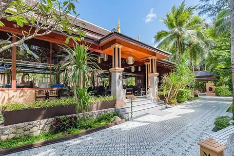 Princess Kamala Beachfront Hotel in ตำบลเชิงทะเล