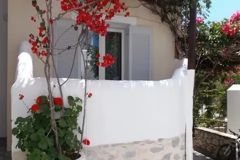 Manos in Νάουσα — foto 11