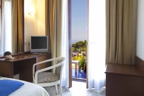Hotel Tirrenia in Sorrento — foto 17