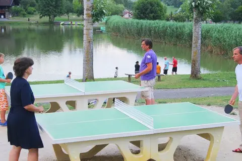 Camping Du Bois De Reveuge in Huanne-Montmartin — foto 12