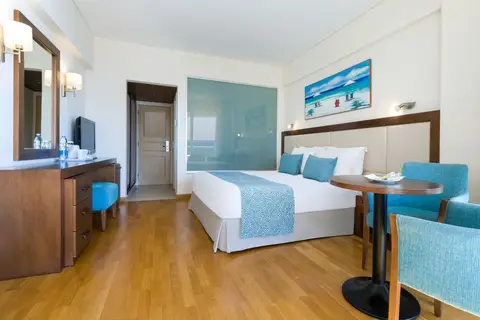 The Golden Bay Beach Hotel in Larnaca — foto 12