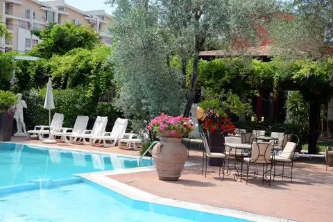 Vila Belvedere Hotel in Golem — foto 2