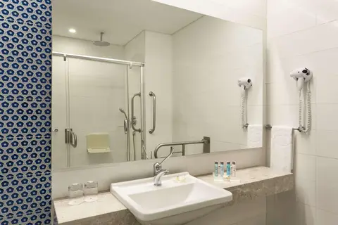 Ramada Hotel & Suites by Wyndham Izmir Kemalpasa in Konak, foto 10