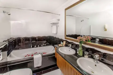 Grand Excelsior Hotel Bur Dubai in Dubai — foto 12