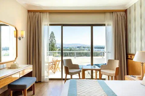 Constantinou Bros Pioneer Beach Hotel in Paphos — foto 28