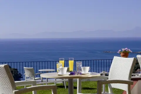 Atrium of Alonissos in Patitiri — foto 2