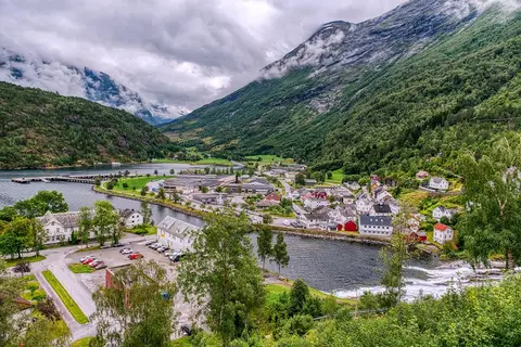 8 dg cruise &Noord Europa MSC Euribia in Alesund — foto 3