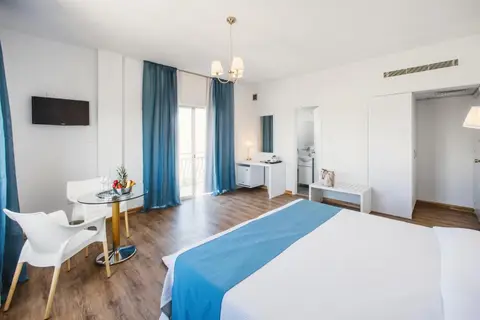 Mikes Kanarium City Hotel in Larnaca — foto 13