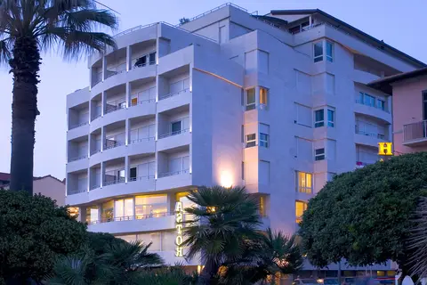 Sina Astor in Viareggio — foto 30