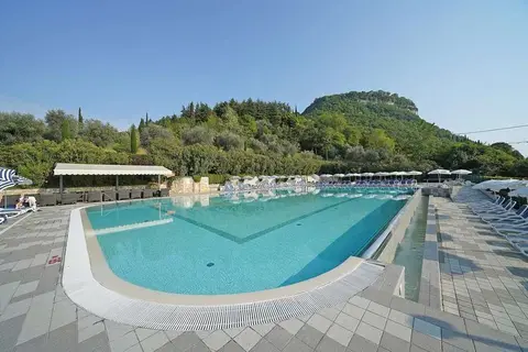 Hotel La Perla Garda in Garda