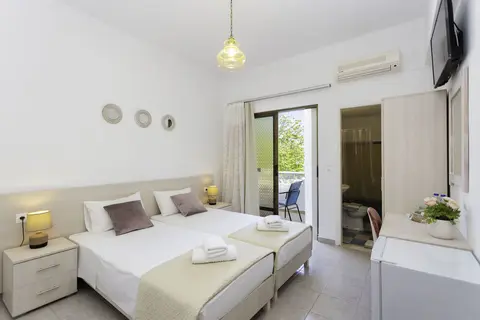 Hotel Varelis in Αρχάγγελος — foto 12