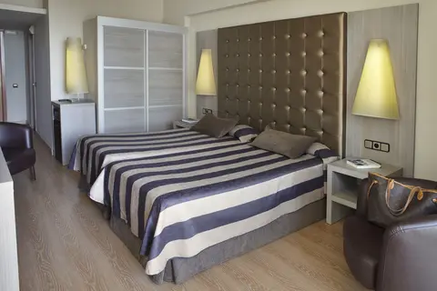 Hotel Panorama in Torroella de Montgrí — foto 21
