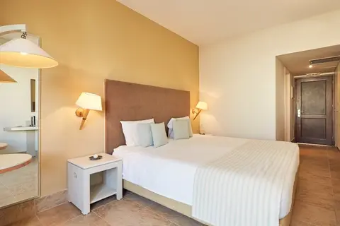 Grand Bay Beach Resort in Kolymbari — foto 12