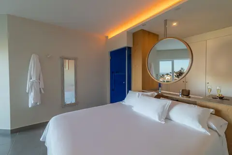 Fly & Go Higueron Hotel Malaga, Curio Collection by Hilton in Fuengirola — foto 12