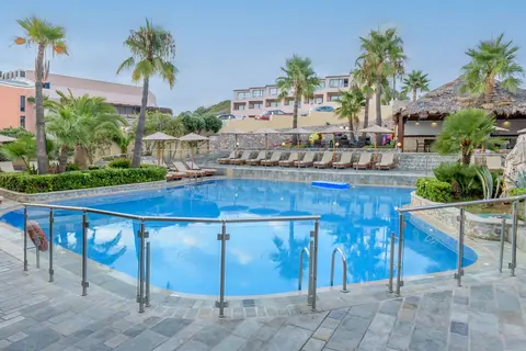 Theo Hotel in Agia Marina — foto 7