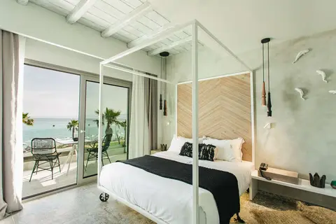 Blue Carpet Luxury Suites in Πευκοχώρι — foto 6