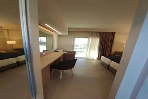 Radisson Paradise Beach Resort in Αμάρυνθος — foto 6