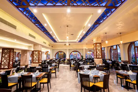 Aladdin Beach Resort in الهضبه — foto 25