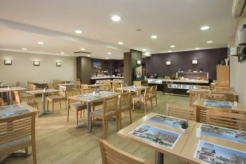 Hotel Apartamentos Pyr Fuengirola in Fuengirola — foto 27