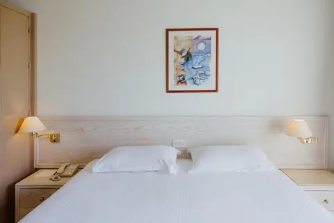 The Golden Coast Beach Hotel in Παραλίμνι — foto 27