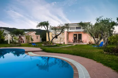 Three Stars Villas met privézwembad in Δημοτική Ενότητα Μελιτειέων — foto 11