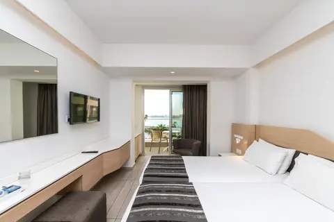 Evalena Beach Hotel in Παραλίμνι — foto 30