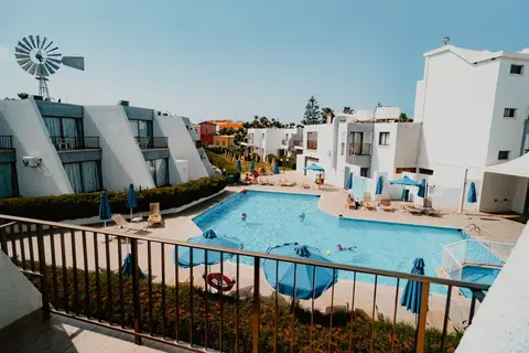Penelope Beach Hotel in Παραλίμνι — foto 9