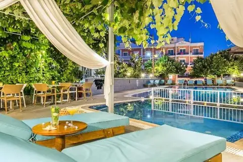 Thalassies Nouveau in Λιμενάρια — foto 16