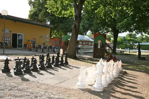 Camping Le Ranch Des Volcans in Châtel-Guyon — foto 11