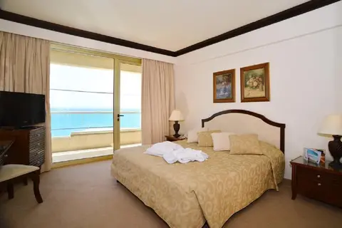 The Golden Bay Beach Hotel in Larnaca — foto 16