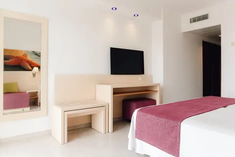 Moon Dreams Coral Beach Hotel in Santa Eulària des Riu — foto 29