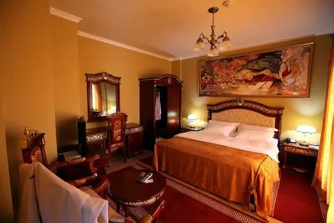 Dinasty Hotel in Tirana