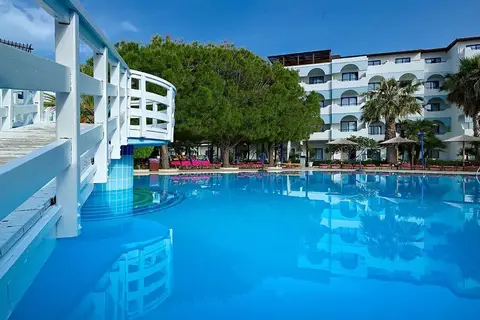 Sunrise Beach Resort in Πεύκοι — foto 17